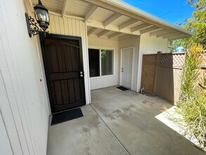 2802 Cazadero Dr in Carlsbad, CA - Building Photo - Building Photo