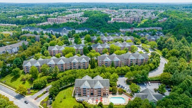 Cascades Overlook in Owings Mills, MD - Foto de edificio - Building Photo