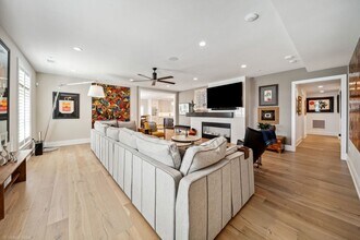 110 S Washington St in Naperville, IL - Building Photo - Building Photo