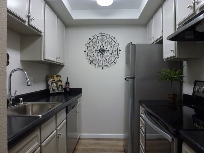 9523 NE 180th St, Unit A-104 in Bothell, WA - Building Photo - Building Photo