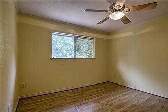 7801 Coldstream Dr in Austin, TX - Foto de edificio - Building Photo