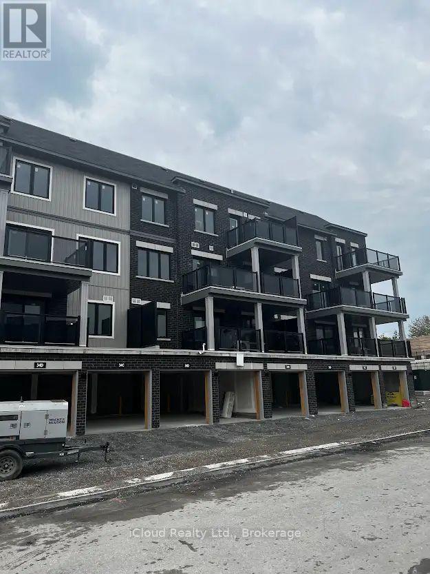 36B Lookout Dr in Bowmanville, ON - Building Photo - Building Photo