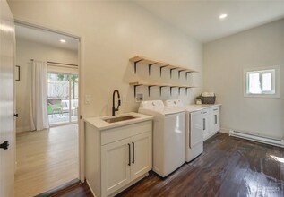 13604 116th Pl NE in Kirkland, WA - Foto de edificio - Building Photo