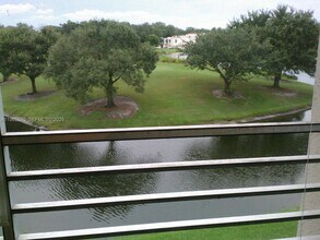 9470 Poinciana Pl in Davie, FL - Building Photo - Building Photo