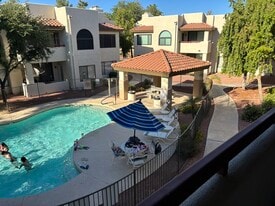 750 E Northern Ave, Unit Las Brisas unit 2016 in Phoenix, AZ - Building Photo