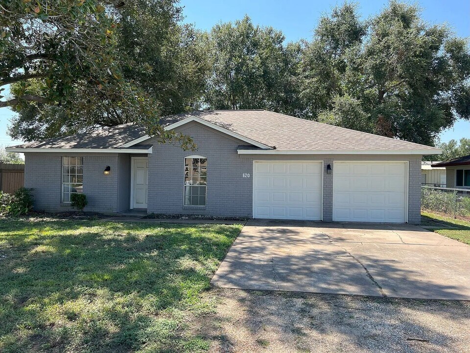 620 Wilburn St in Rosenberg, TX - Foto de edificio