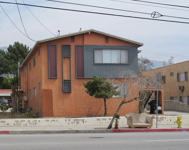 14059 Foothill Blvd in Sylmar, CA - Building Photo - Building Photo