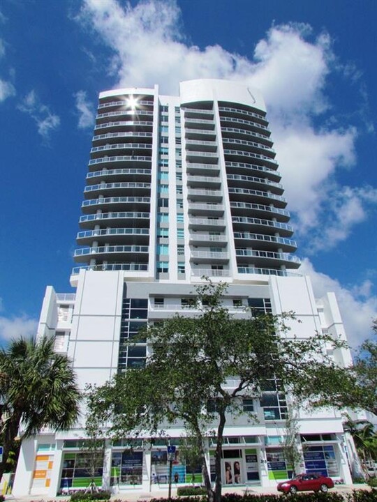 315 NE 3rd Ave, Unit 1807 in Fort Lauderdale, FL - Building Photo