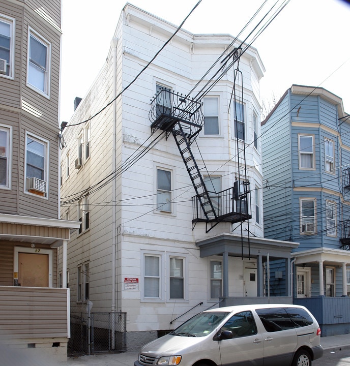 19 Brinkerhoff Pl in Passaic, NJ - Foto de edificio