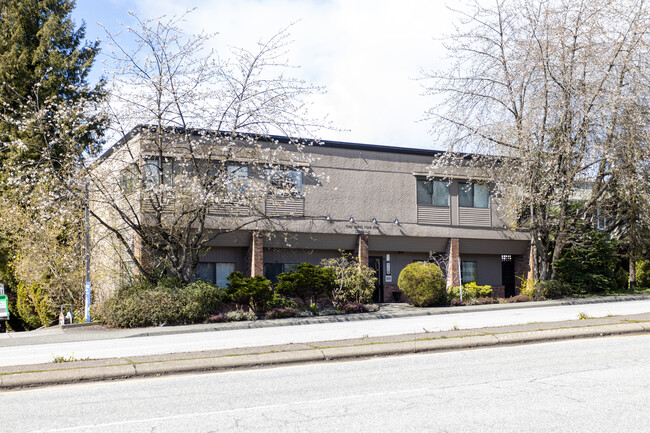 2345 Lonsdale Av in North Vancouver, BC - Building Photo - Building Photo