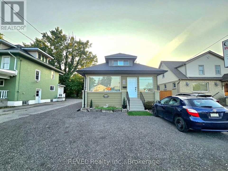 4151 Portage Rd in Niagara Falls, ON - Foto de edificio