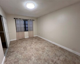 1595 NW 16th St in Pembroke Pines, FL - Building Photo - Building Photo