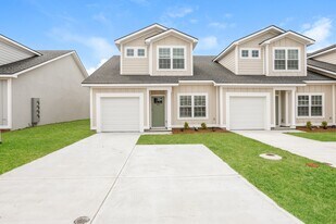 1009 Walker Point Way in Brunswick, GA - Building Photo