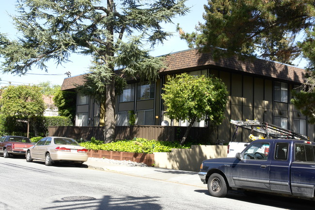 Redwood Apartments in Redwood City, CA - Building Photo - Building Photo