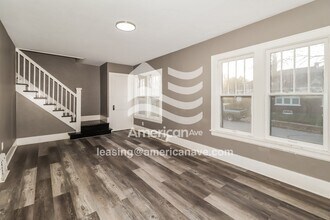 1002 E Victoria St in South Bend, IN - Foto de edificio - Building Photo