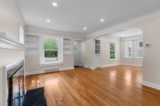 1388 Vernier Rd in Grosse Pointe Woods, MI - Building Photo - Building Photo