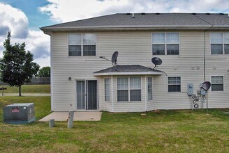 121 Hickory Ridge Dr in St. Robert, MO - Building Photo - Building Photo