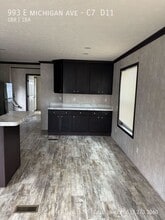 993 E Michigan Ave in Battle Creek, MI - Building Photo - Building Photo