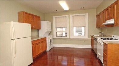 536 S. 48th St., Unit 3rd Floor in Philadelphia, PA - Building Photo - Building Photo