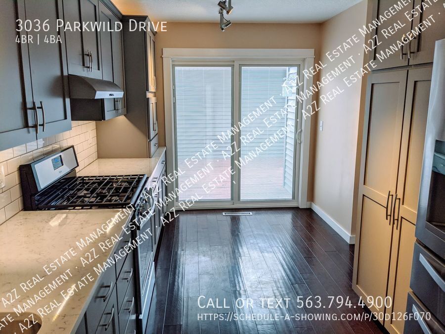 3036 Parkwild Dr in Bettendorf, IA - Building Photo