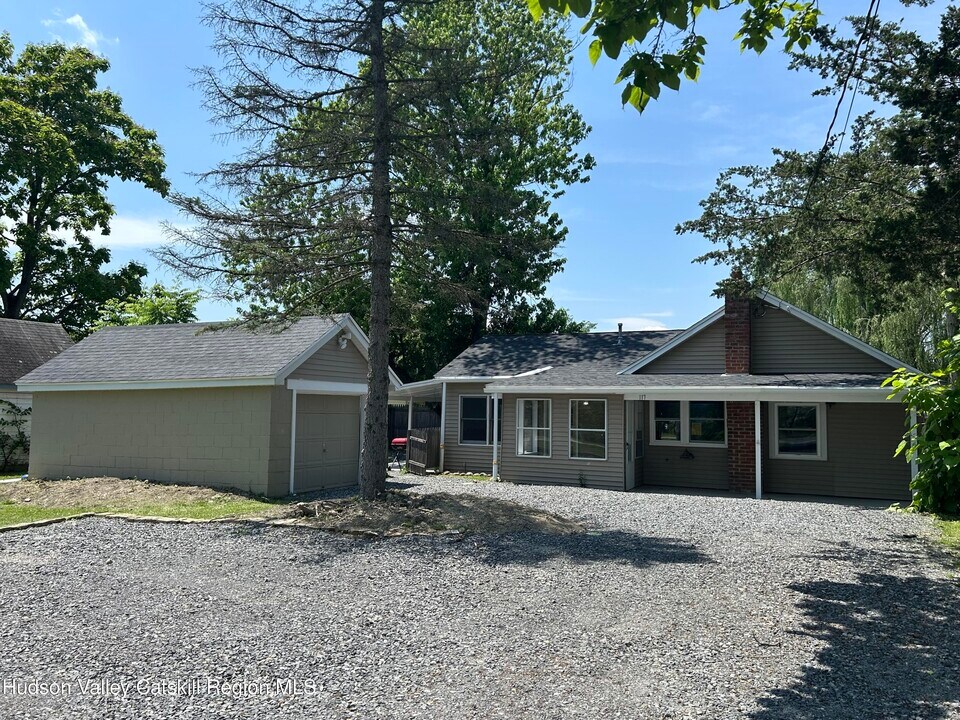 117 Joslen Blvd in Hudson, NY - Building Photo