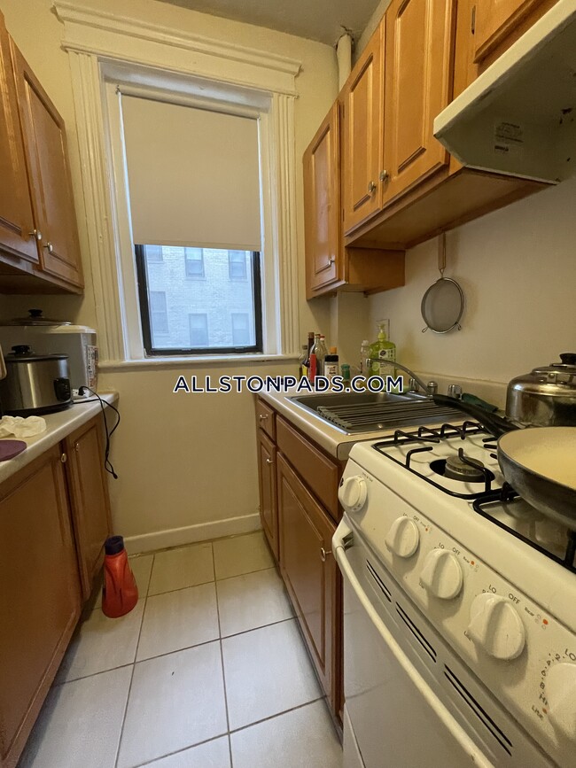 1156 Commonwealth Ave in Allston, MA - Building Photo - Building Photo
