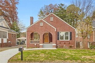 1129 Larosa Terrace SW in Atlanta, GA - Building Photo