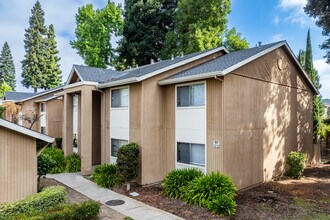 Lund Garden Apartments in Hayward, CA - Building Photo - Building Photo