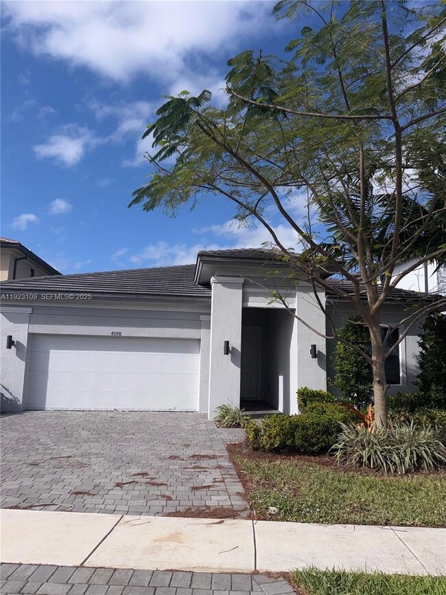 4398 SW 173rd Ave in Miramar, FL - Building Photo - Building Photo