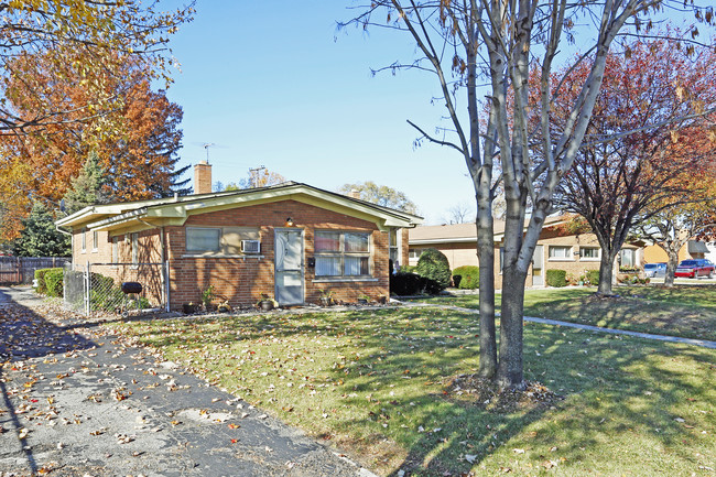 28729 Utica Rd in Roseville, MI - Building Photo - Building Photo