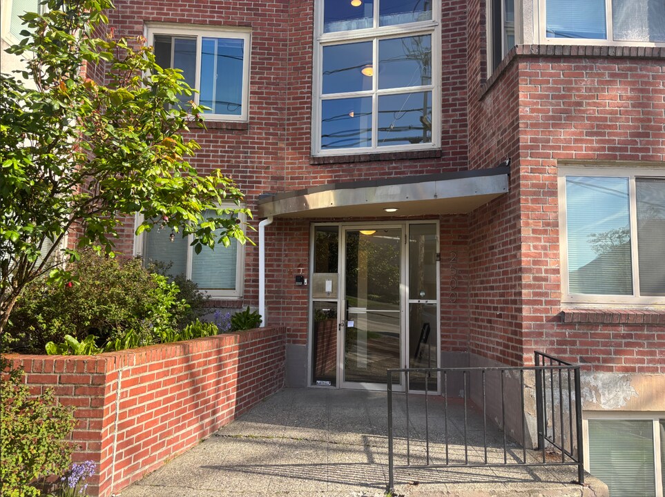 The Norman Apartments in Seattle, WA - Building Photo