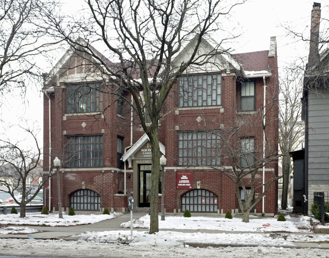 676 Lothrop Rd in Detroit, MI - Foto de edificio - Building Photo