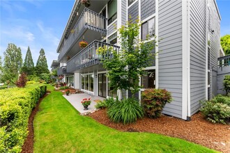 7400 Stinson Ave, Unit 110 in Gig Harbor, WA - Foto de edificio - Building Photo