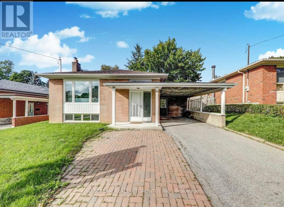 16 Suraty Ave in Toronto, ON - Building Photo