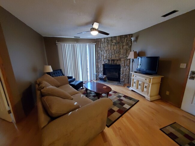 842 Tenderfoot Hill Rd in Colorado Springs, CO - Foto de edificio - Building Photo
