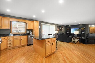 255 Banbury Ave, Unit SI ID1285054P in Elk Grove Village, IL - Foto de edificio - Building Photo