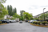 Sammamish River Villas in Redmond, WA - Foto de edificio - Building Photo