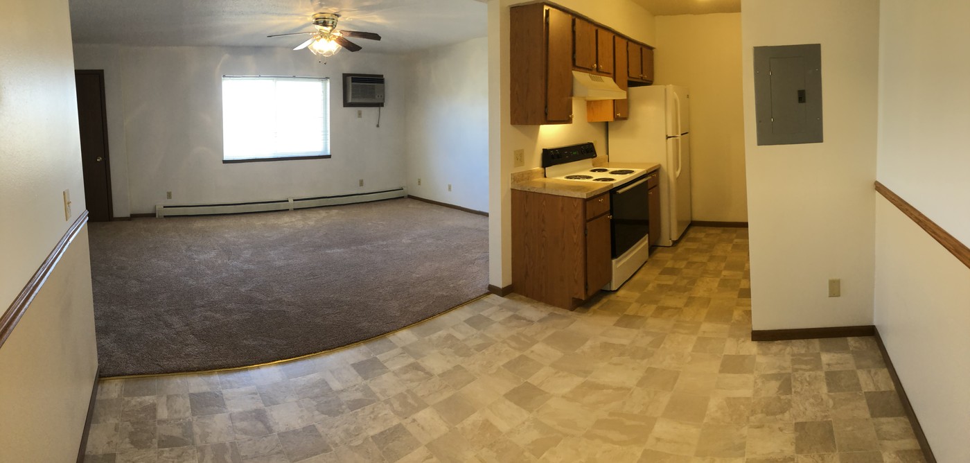1500 Northgate Dr, Unit 6 in Ely, IA - Building Photo