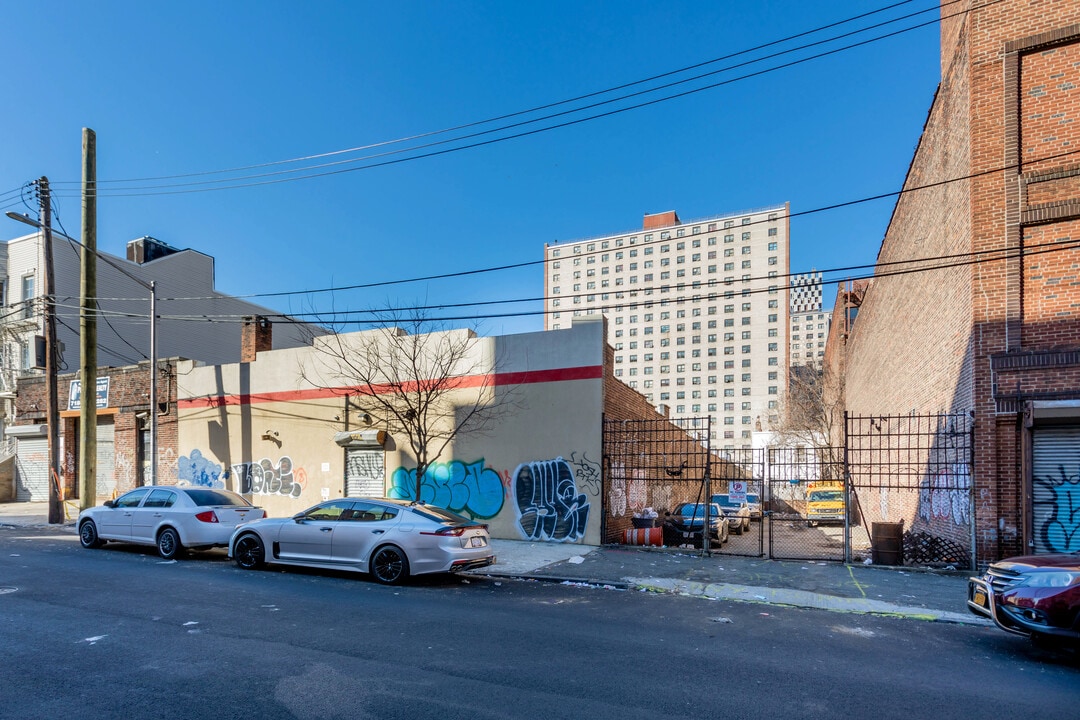 531 Concord Ave in Bronx, NY - Building Photo