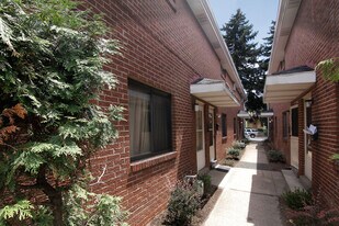 421 Franklin Ave in Pittsburgh, PA - Building Photo