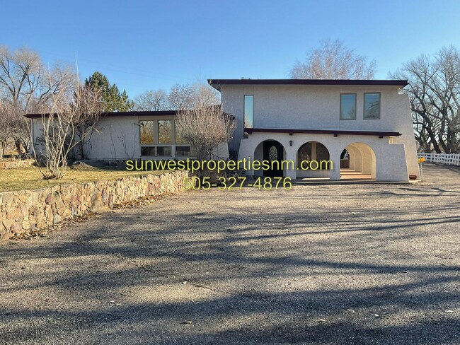 2425 Ridgeview Dr in Farmington, NM - Foto de edificio - Building Photo