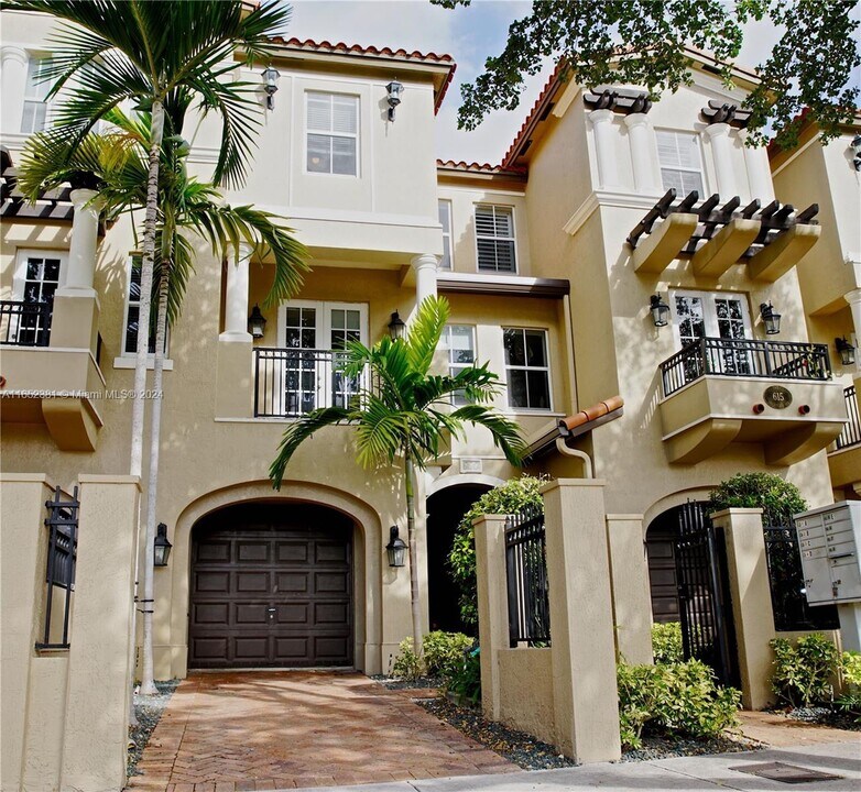 615 Santander Ave in Coral Gables, FL - Building Photo