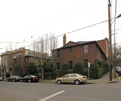 Patricia Court in Portland, OR - Building Photo