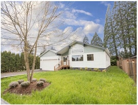 4745 SE 104th Ave in Portland, OR - Building Photo
