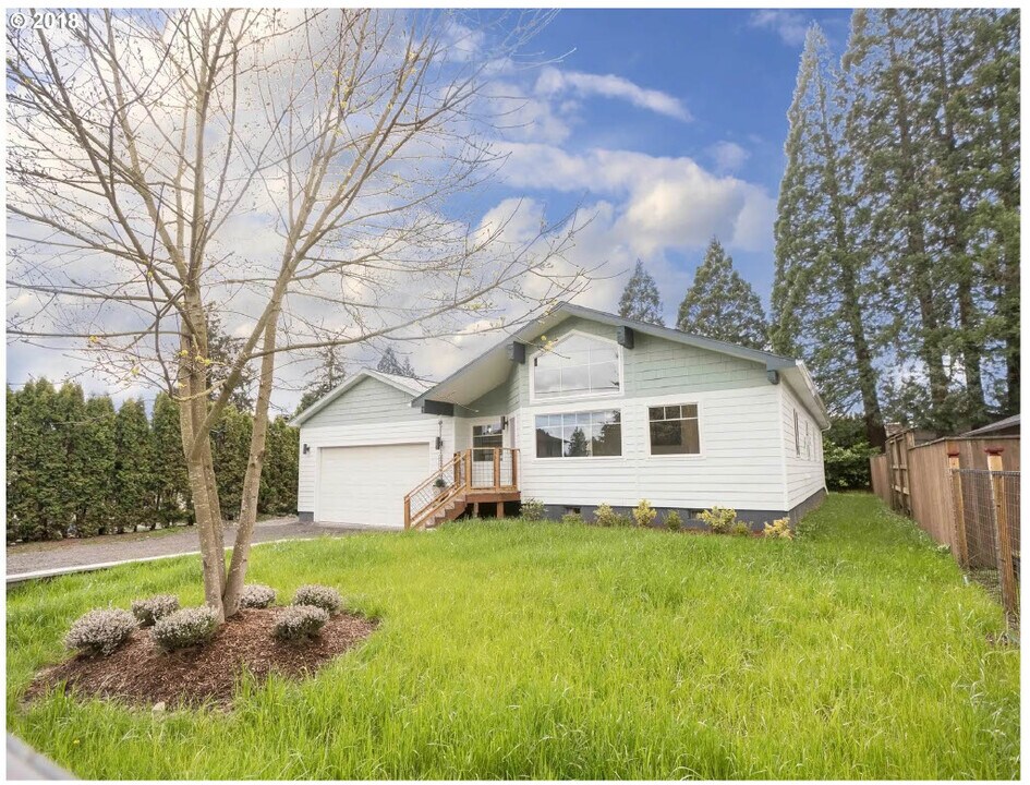 4745 SE 104th Ave in Portland, OR - Building Photo