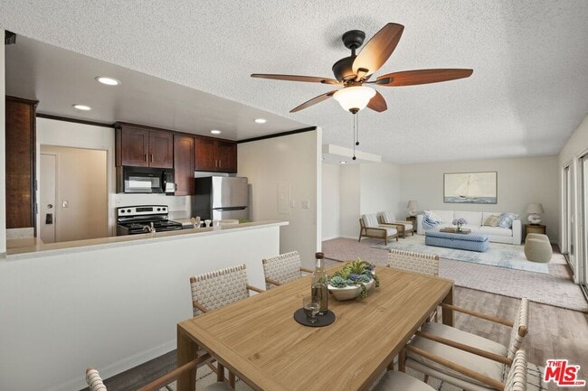 18000 Coastline Dr in Malibu, CA - Building Photo - Building Photo