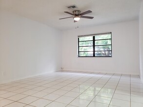 1311 N Mangonia Dr in West Palm Beach, FL - Building Photo - Building Photo