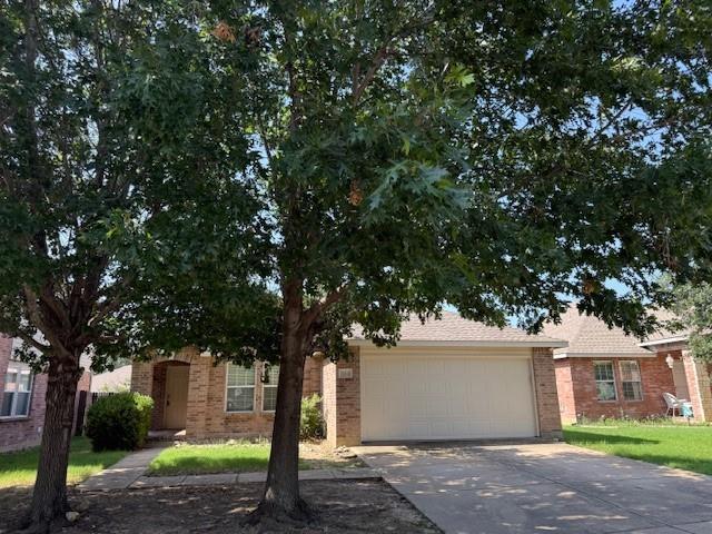 property at 1744 Thorntree Ln