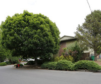 Truman's Square Apartments in Portland, OR - Foto de edificio - Building Photo