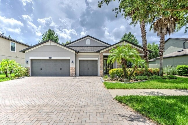 1122 Oakcrest Dr